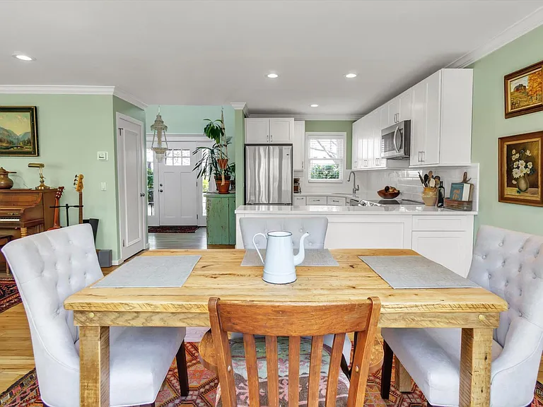 Open layout with CAC throughout.