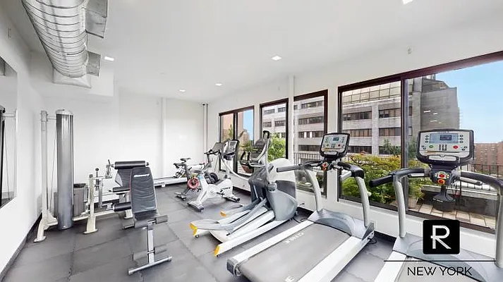 Rented by R New York | media 35