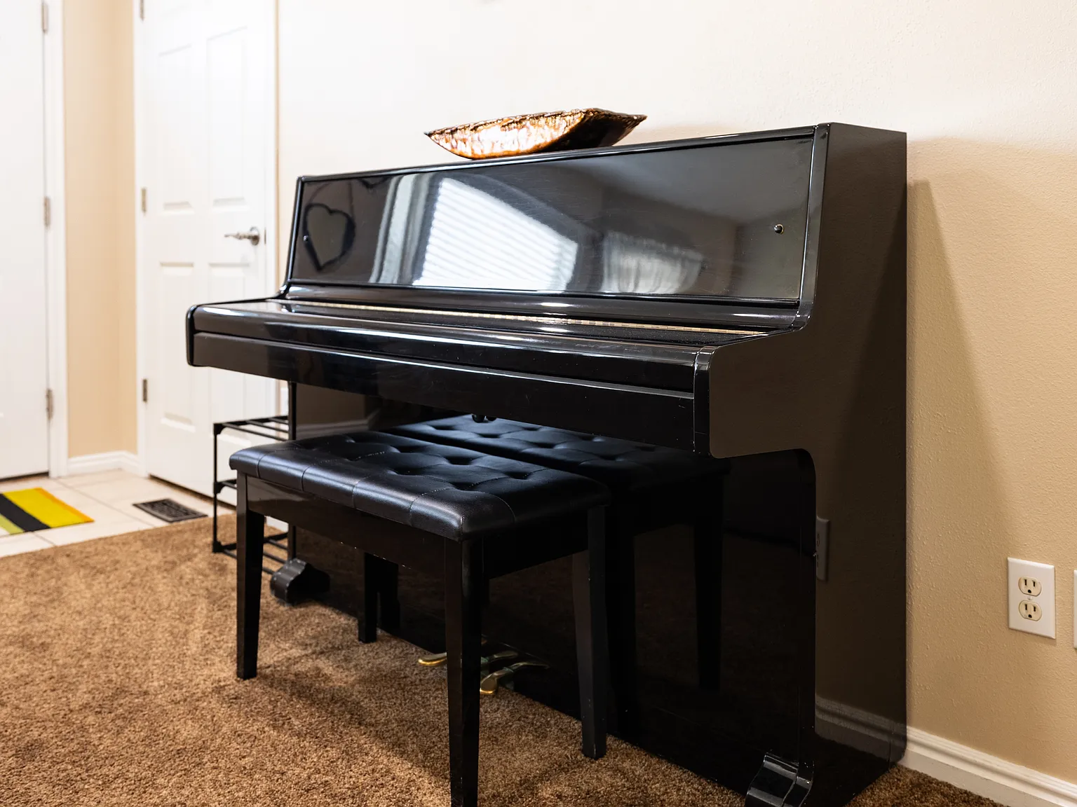 3 bed, 1100 sqft, $2,200 — Photo 4