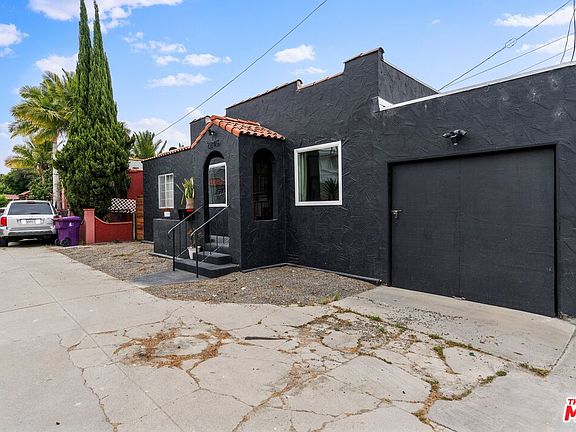 4th image of 2245 Pine Ave