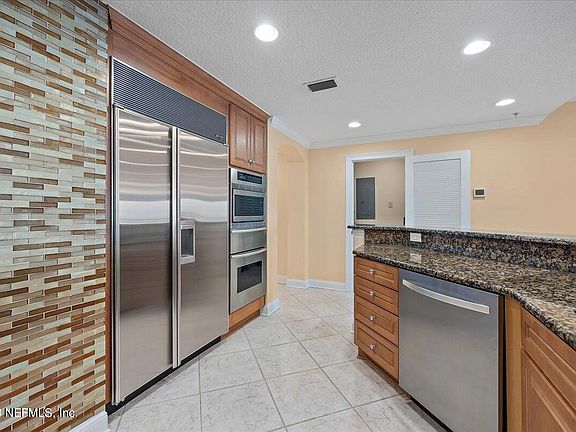 5th image of 917 N 1ST Street #1002