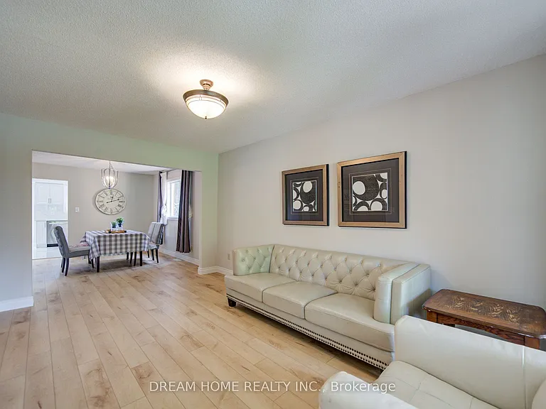 25 Yongehurst Rd — Photo 8