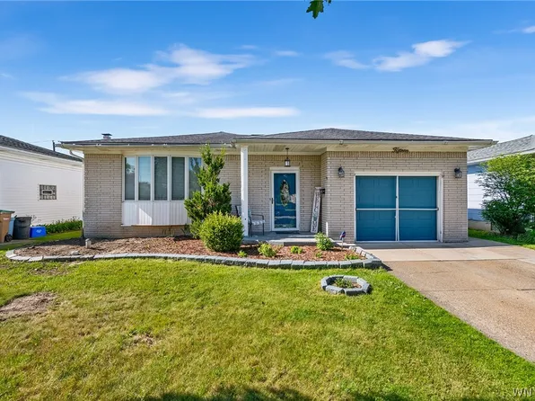 15 E Cherbourg Dr, Buffalo, NY 14227