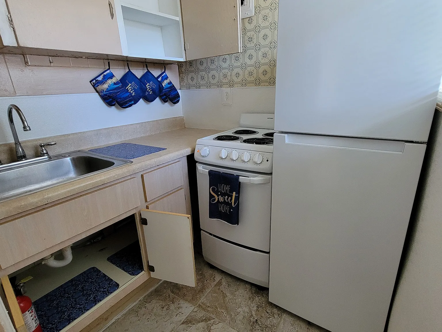 Studio, $1,000 — Photo 2