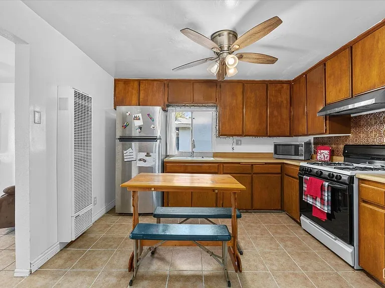 504 S Brown St — Photo 4