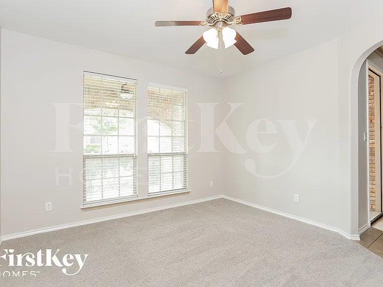 600 W Bend Blvd — Photo 12