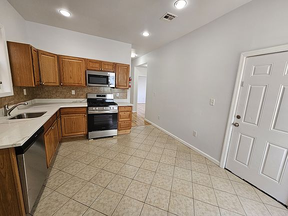 3rd image of 30 Cortland St #1