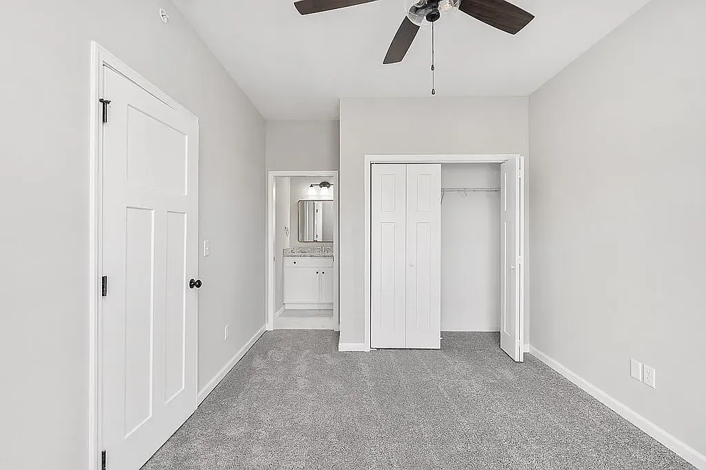 2 bed, 902 sqft, $1,350 — Photo 4