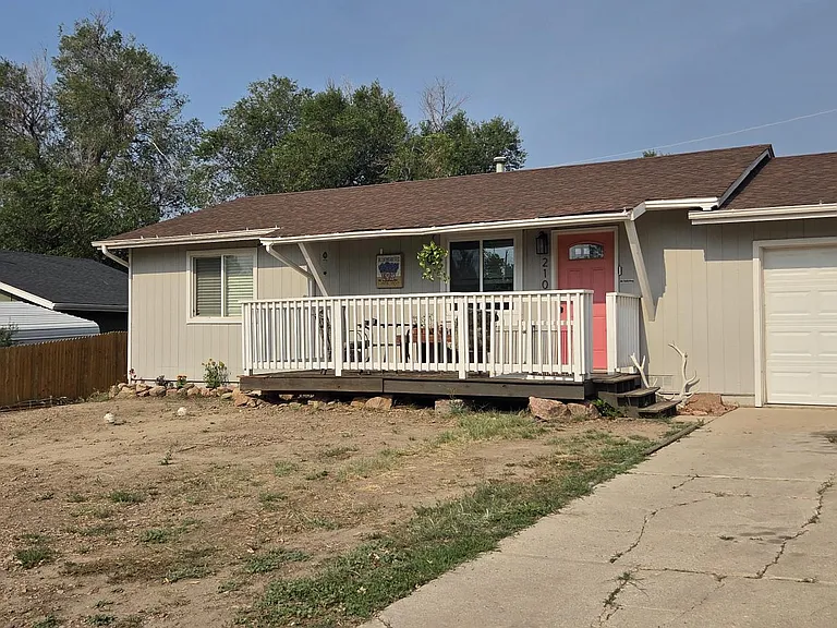 2104 Whitewood Dr — Photo 1