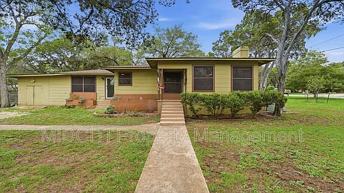 1079 Canyon Dr Photo 1
