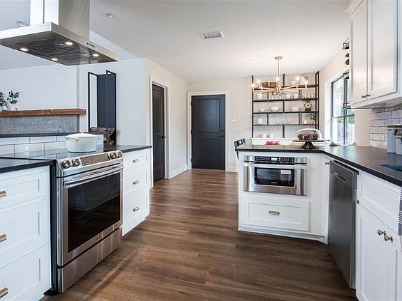 3rd image of 10015 Sandalwood Dr