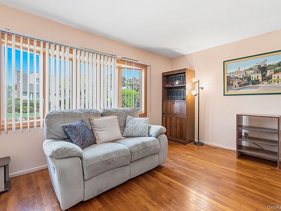 5th image of 19 Acorn Place