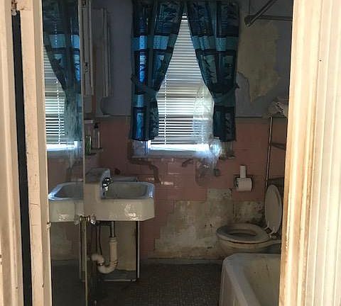 5th image of 1040 Forest Hill Ave