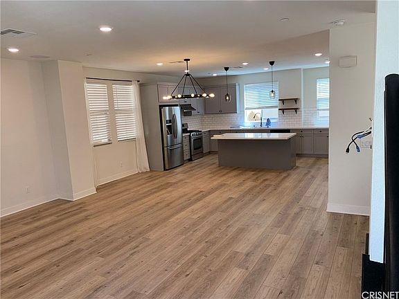 4th image of 528 S Harbor Blvd