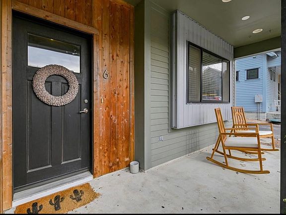 3rd image of 3505 Villa Ct Unit 6