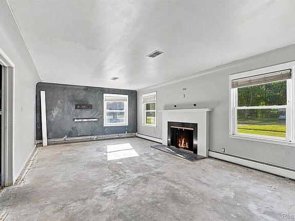 5th image of 17620 Cornell Rd