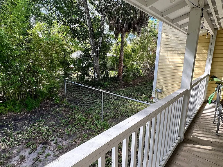 523 W Oak St — Photo 15
