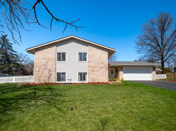 2532 Lee St, Woodridge, IL 60517