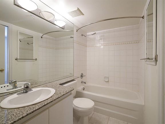 5th image of 1189 Howe St #508