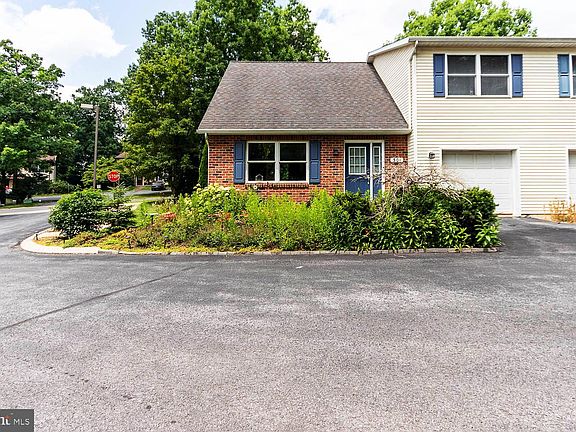 4th image of 301 Amblewood Way
