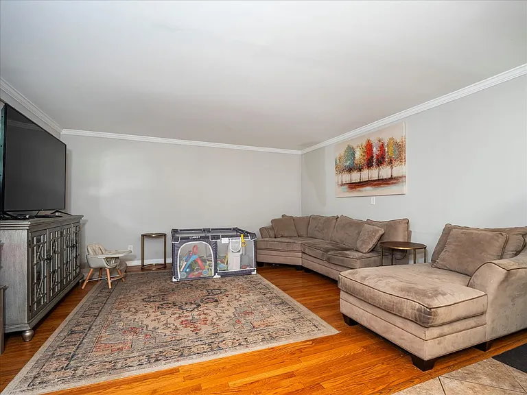 16 W Maltbie Ave — Photo 11
