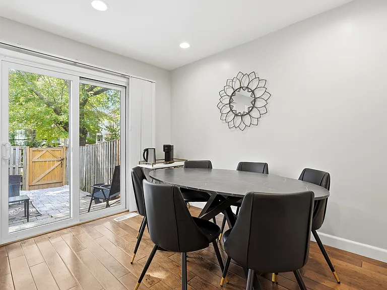 22 Habersham Ct — Photo 5