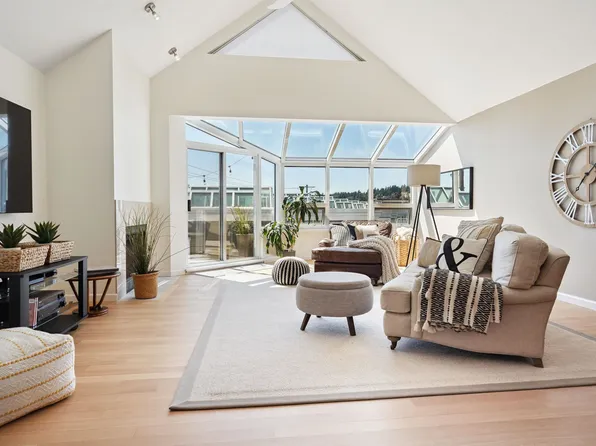 1107 Elm St, White Rock, BC V4B 3R9