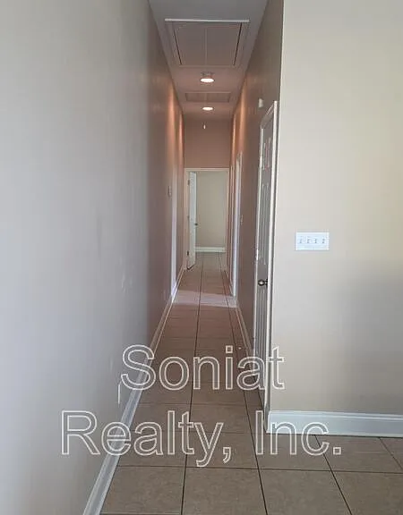 2812 Spain St — Photo 6