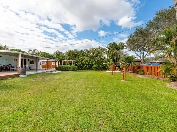 6900 SW 57th St, Davie, FL 33314