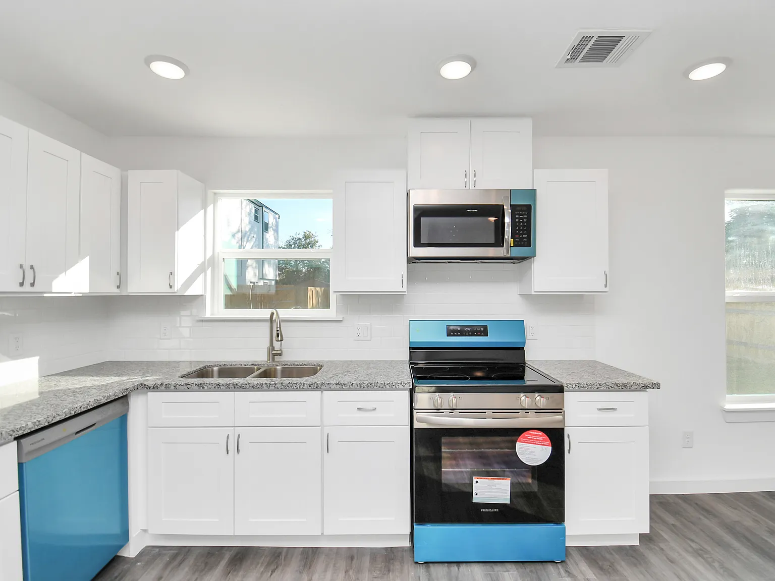 6303 Sandra St — Photo 1