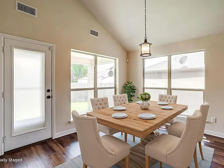 429 Foxcraft Dr — Photo 5