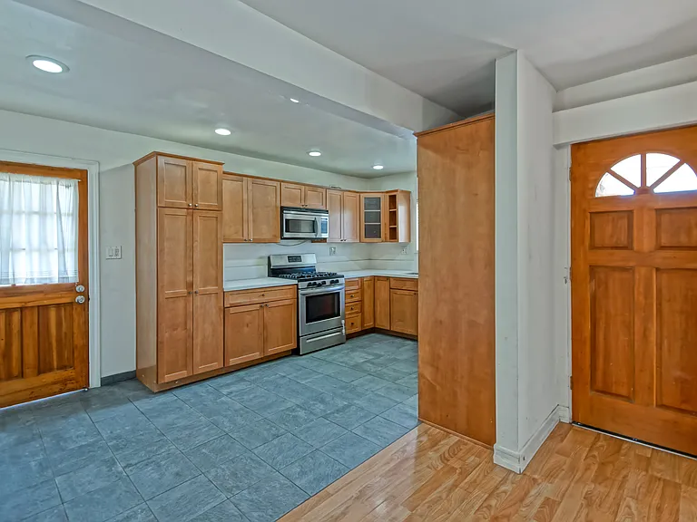4541 W 172nd St #1A — Photo 28
