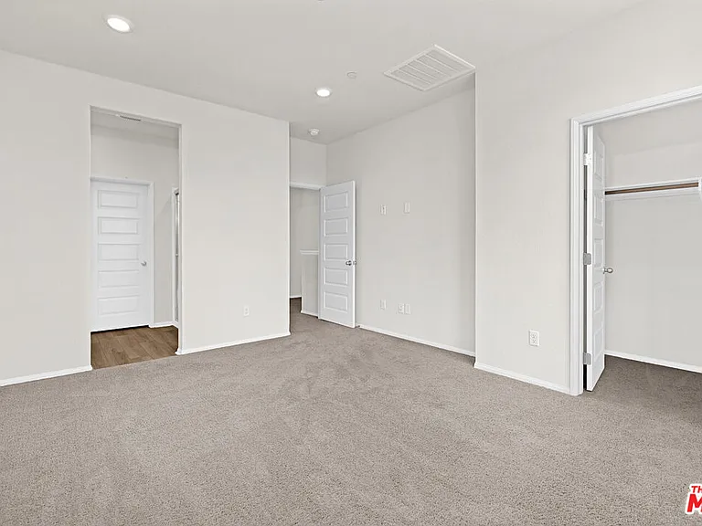220 Lockhart Way — Photo 18