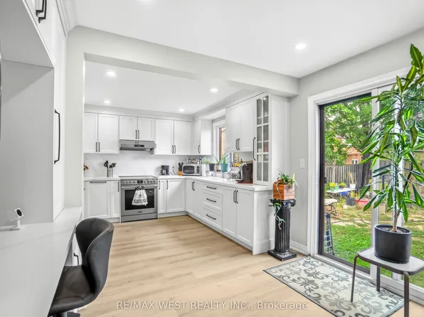 34 Sweet Oak Ct, Brampton, ON L6Y 3S5