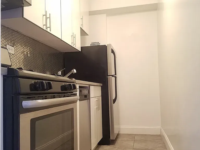 445 E 77th St #2H — Photo 4