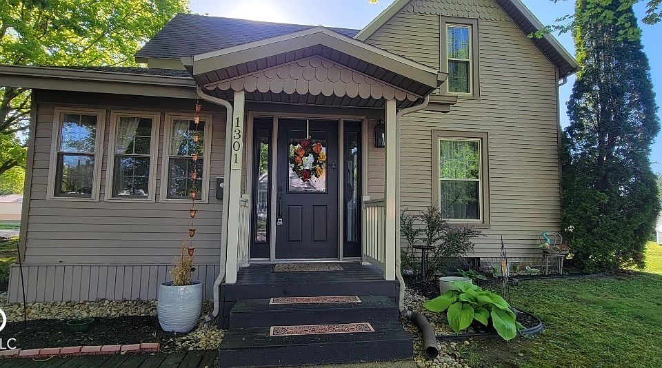 1st image of 1301 5th St
