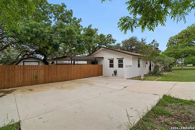 3 bed, 2.0 bath, 1825 sqft, $2,600 — Photo 4