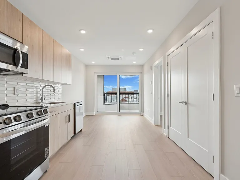 The Lyle on Broad — Photo 145