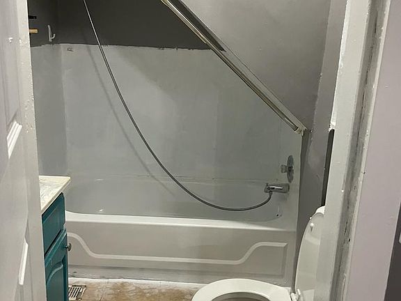 4th image of 5323 S Emerald Ave #19-B