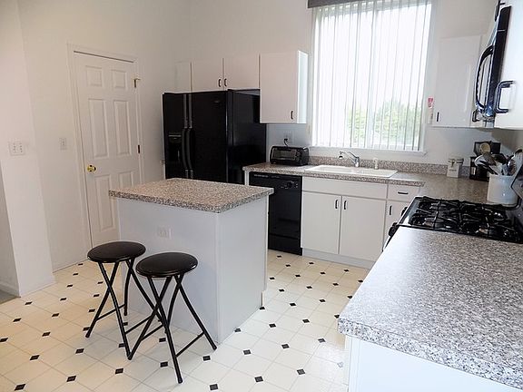 4th image of 1145 Hawthorne Ln #1145