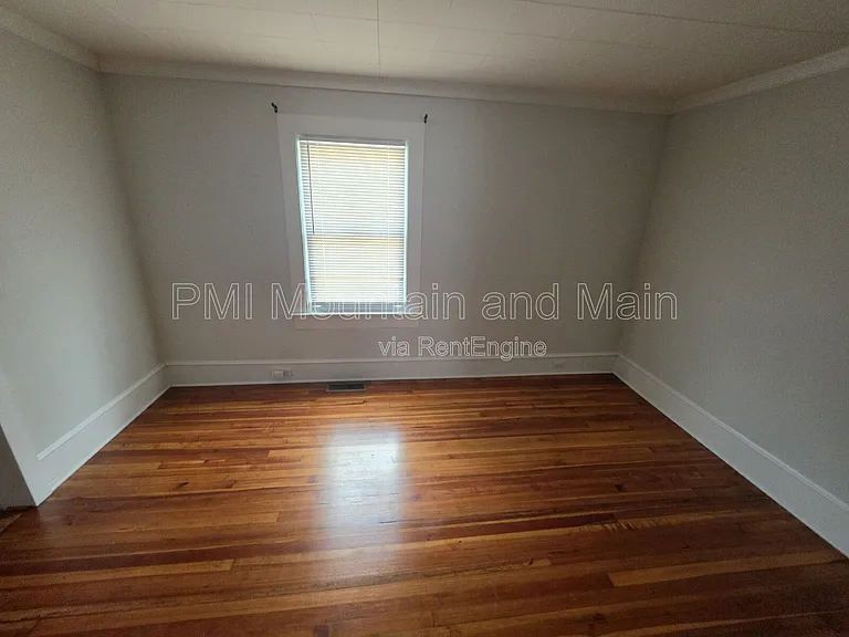 161 Logan Ave — Photo 37