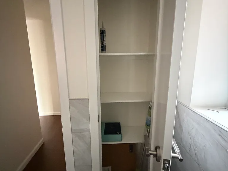Bathroom linen clost
