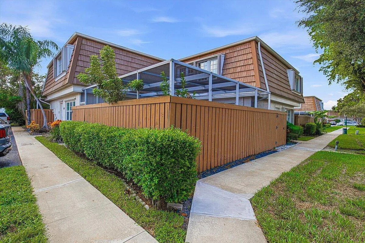 3 bed, 2.5 bath, 1740 sqft, $3,000 — Photo 1