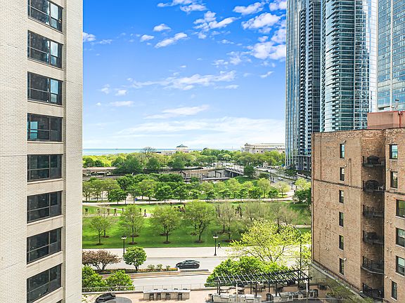 5th image of 1133 S Wabash Ave APT 806