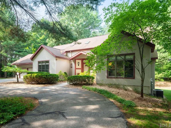 186 Tiffany Ridge Dr, Holland, MI 49424
