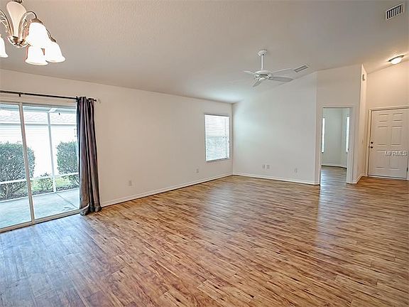 4th image of 5084 NE 121st Ave