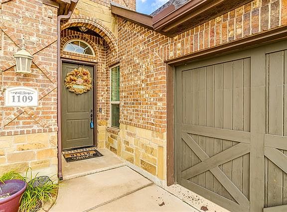 4th image of 1109 Teton Dr