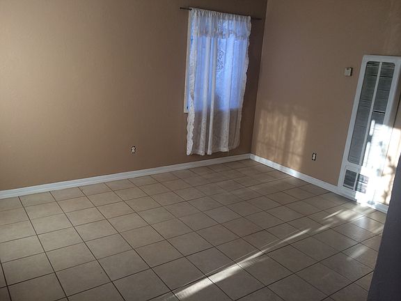3rd image of 10718 Stanford Ave