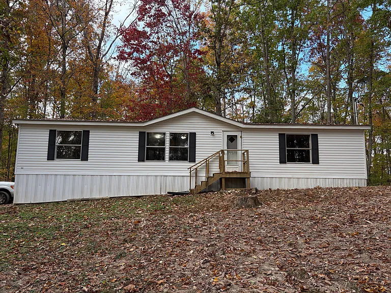 329 Hollybrook Ln — Photo 3