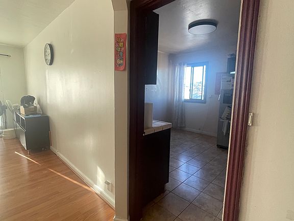5th image of 2058 Thomas Ave #B